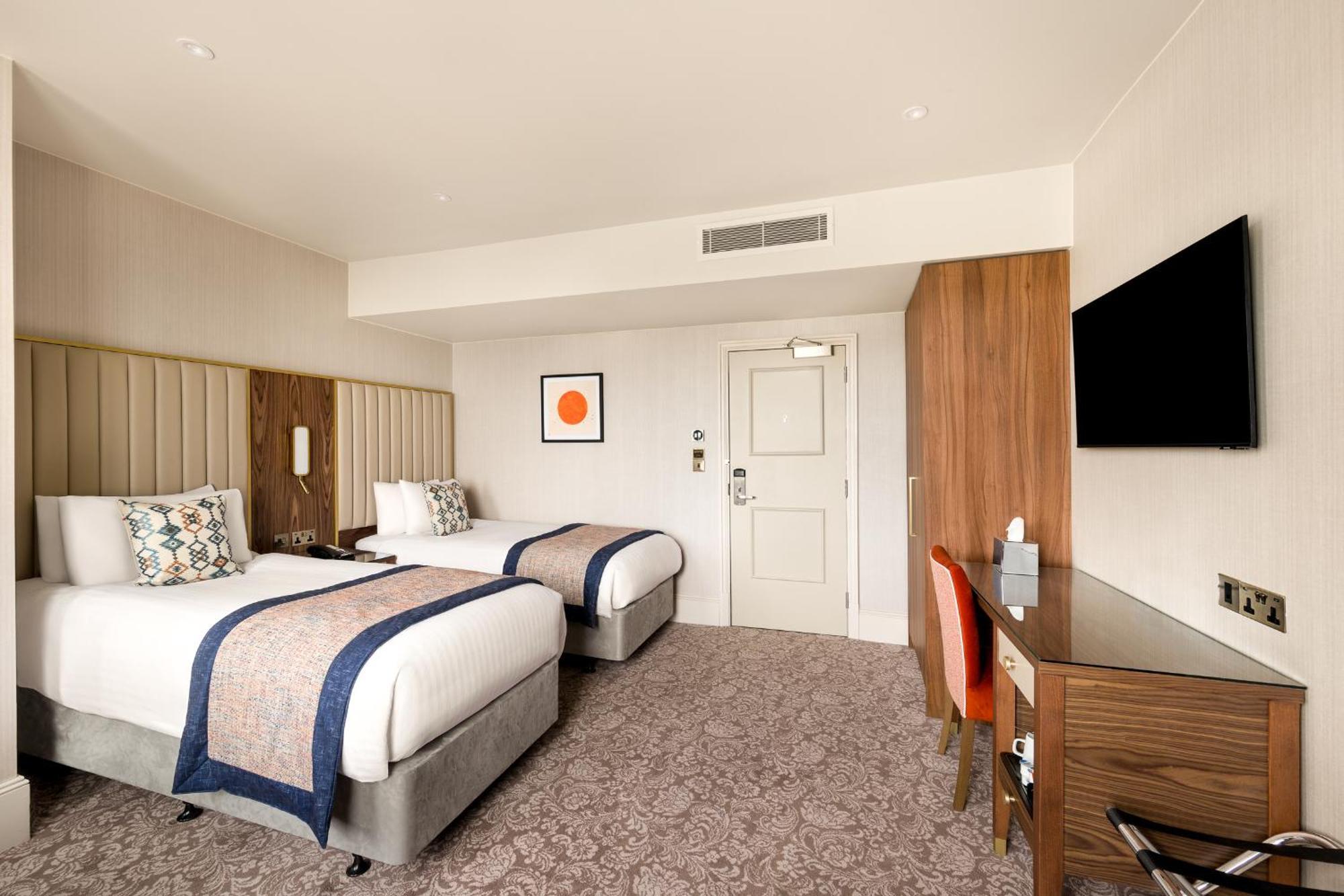 Hotel Voco The Clifton Folkestone By Ihg Esterno foto